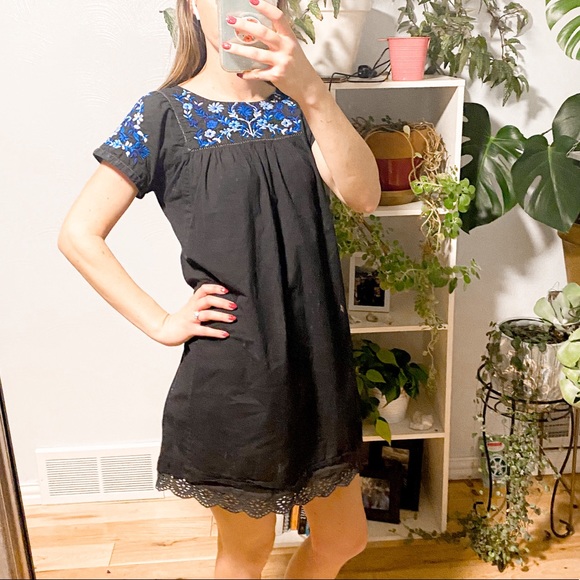 Rebecca Taylor Embroidered Mini Dress Eyelet Hem Cap Sleeve Button Back Black 4 - Picture 11 of 11